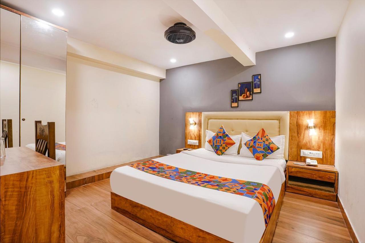 Hotel Z-A-R-A Park Goregaon West Мумбаи Экстерьер фото