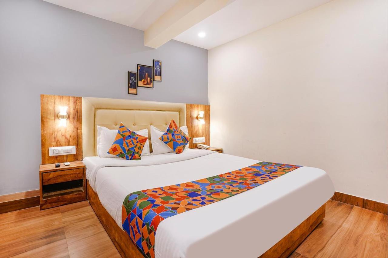 Hotel Z-A-R-A Park Goregaon West Мумбаи Экстерьер фото