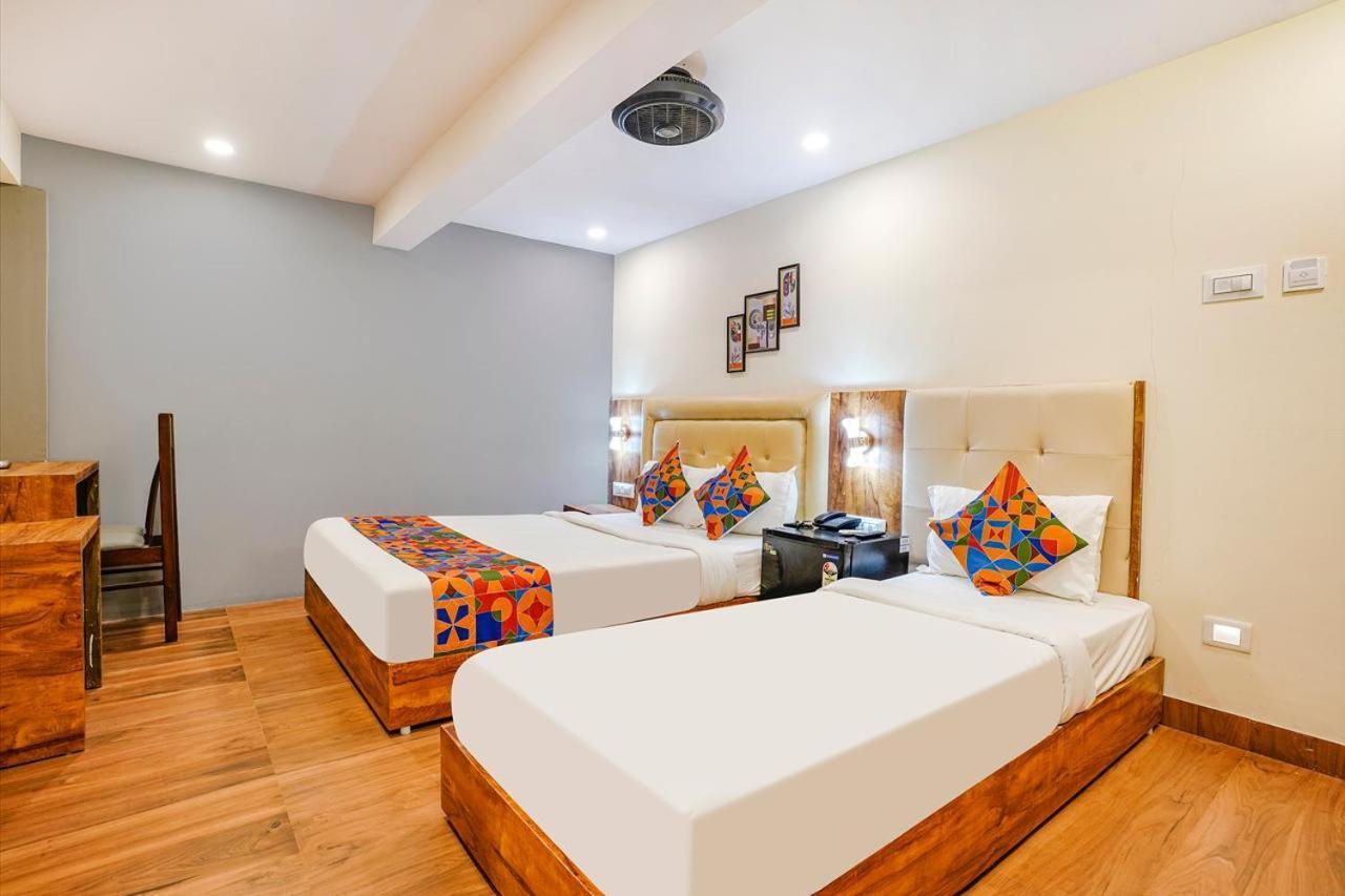 Hotel Z-A-R-A Park Goregaon West Мумбаи Экстерьер фото